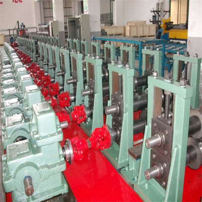 quality 220V 380V Rack Vertical Roll Forming Machine Macchina per la formazione di rotoli in acciaio factory