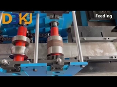 Macchina per la formazione di rotoli di portiere con persiana